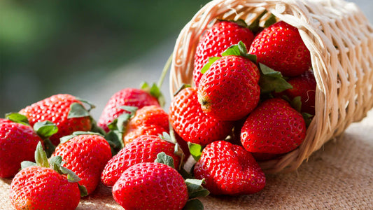 fragole sane in un cestino