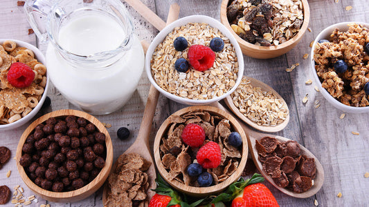 colazione sana con granola, porridge e muesli
