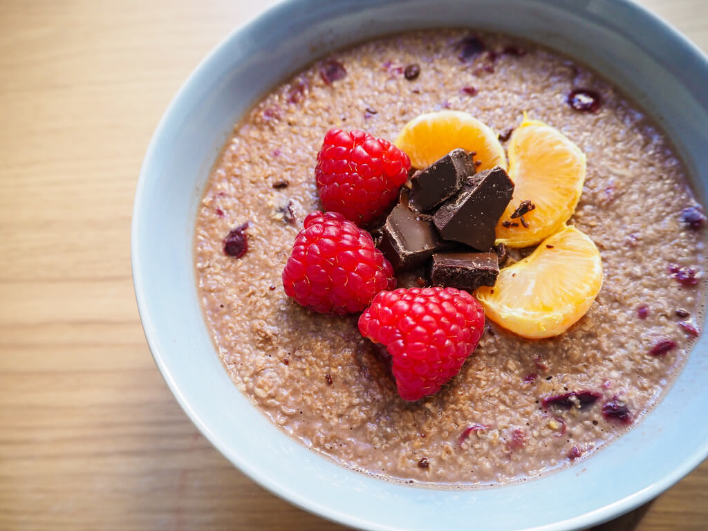 Il porridge Ã¨ sano e satura a lungo