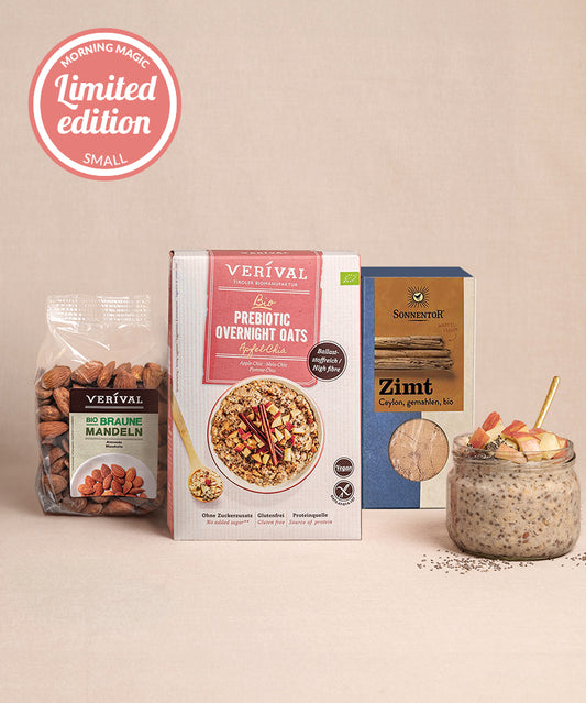 Das Verival Set Morning Magic (Klein) ist mit einem Löffel auf einer beigen Oberfläche angeordnet.